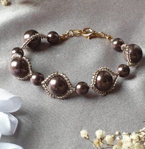 Bracelet en perles de cristal nacré et rocailles calibrées