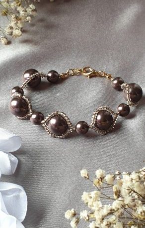 Bracelet en perles de cristal nacré et rocailles calibrées