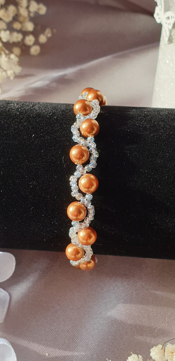 Bracelet en perles de cristal nacré et rocailles calibrées