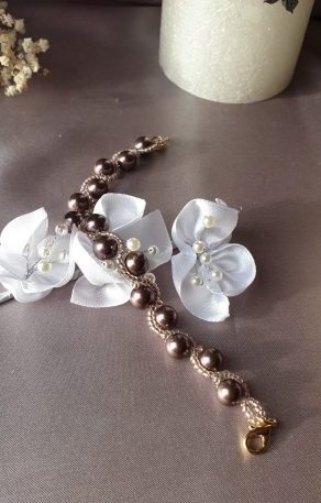 Bracelet en perles de cristal nacré et rocailles calibrées