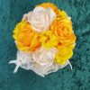Bouquet de mariée à base de fleurs en satin
