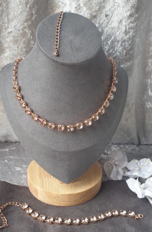 Parure de cristaux sertis