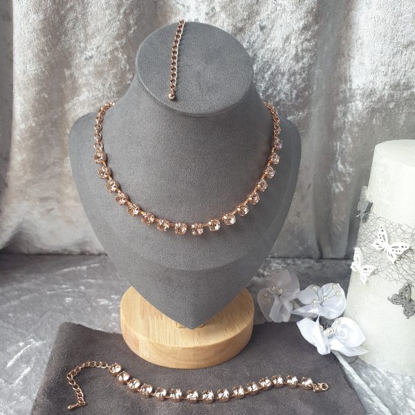 Parure de cristaux sertis