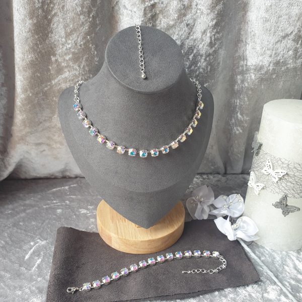Parure de cristaux sertis