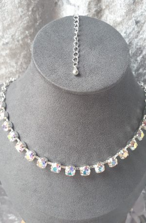 Collier en purs cristaux sertis