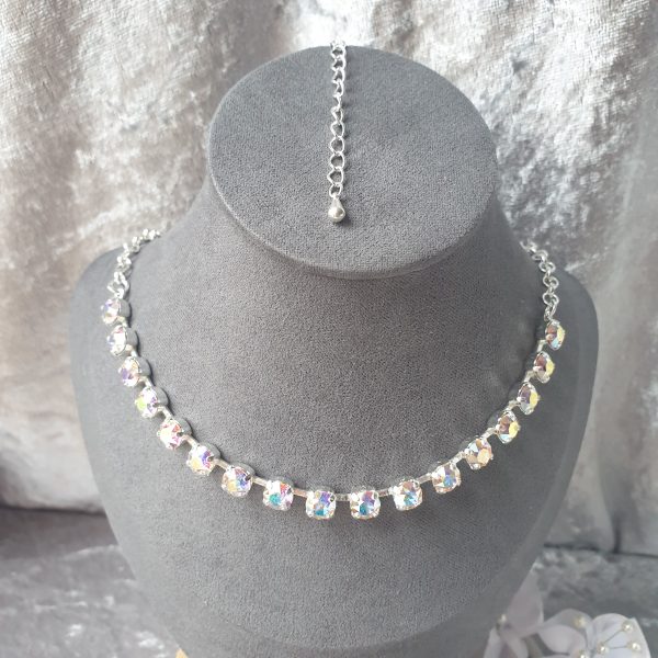 Parure de cristaux sertis