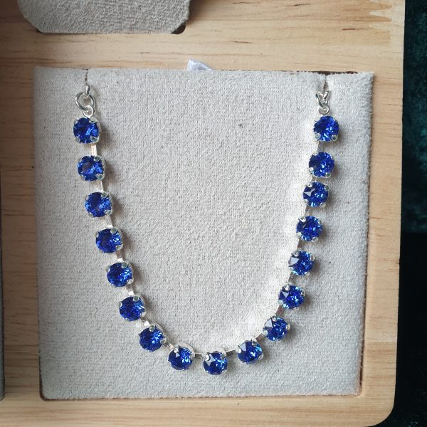 Parure de cristaux sertis