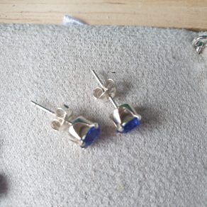 Boucles d oreilles de cristaux sertis