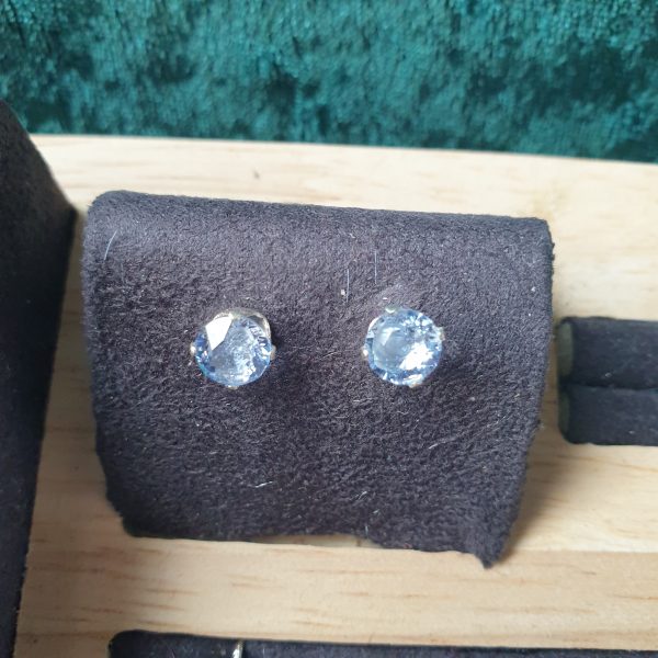 Boucles d oreilles de cristaux sertis
