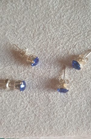 Boucles d'oreilles clous en purs cristaux