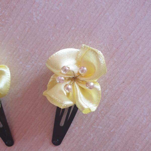 Pinces clip en satin et perles