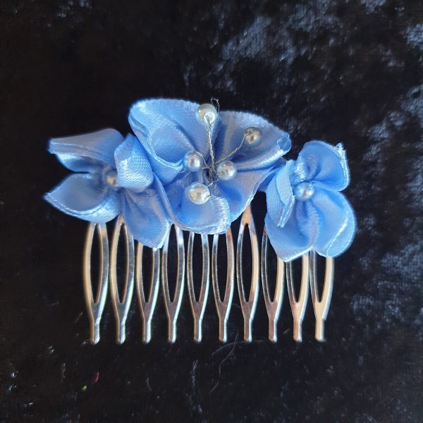 Peignes en satin et perles