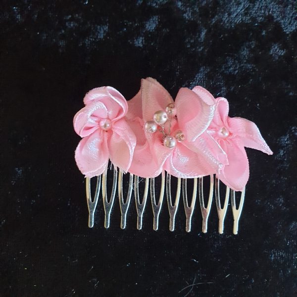 Peignes en satin et perles