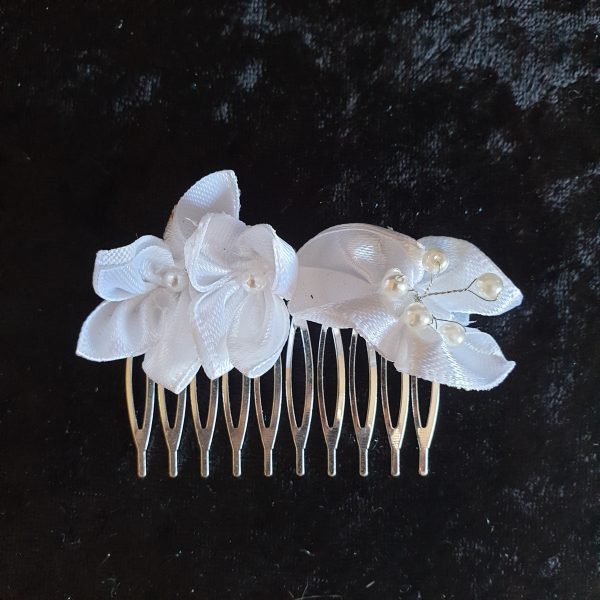 Peignes en satin et perles