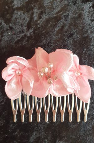 Peignes en satin et perles