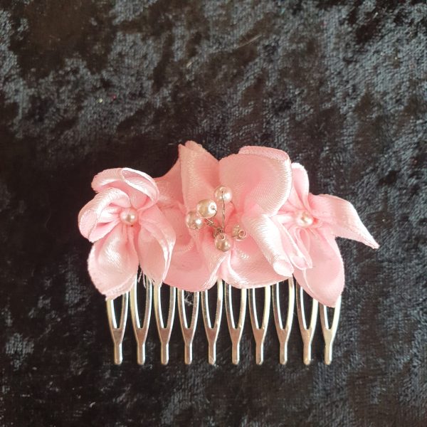 Peignes en satin et perles