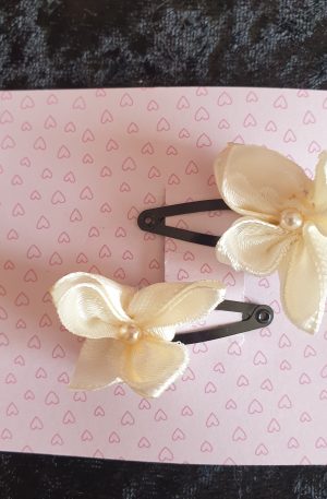 Pinces clip en satin et perles