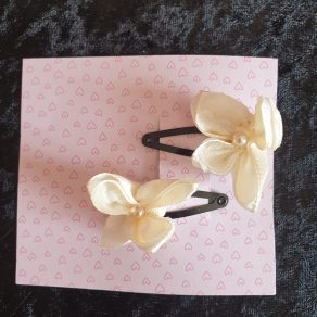 Pinces clip en satin et perles