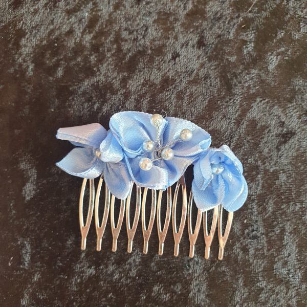 Peignes en satin et perles