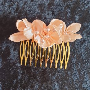 Peignes en satin et perles