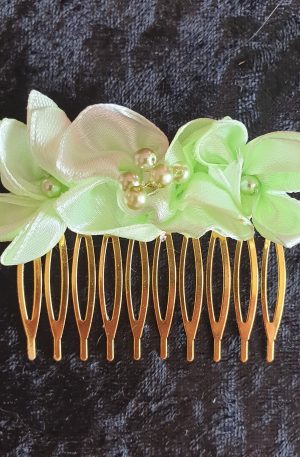 Peignes en satin et perles