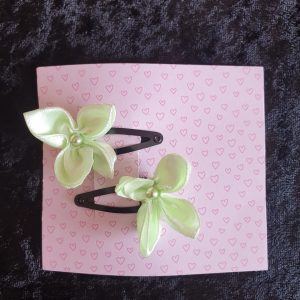 Pinces clip en satin et perles