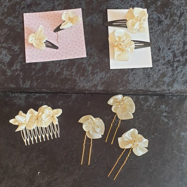 Accessoires en satin et perles