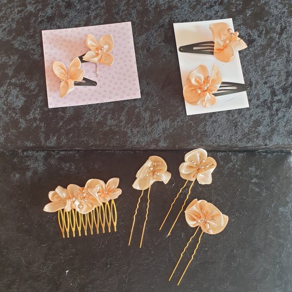 Accessoires en satin et perles