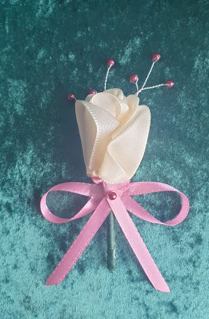 Boutonnière de marié en satin