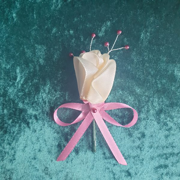 Boutonnière de marié en satin