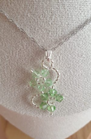 Pendentif fleurs en purs cristaux