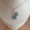 Pendentif fleurs en purs cristaux