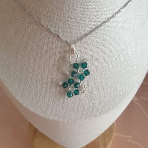 Pendentif fleurs en purs cristaux