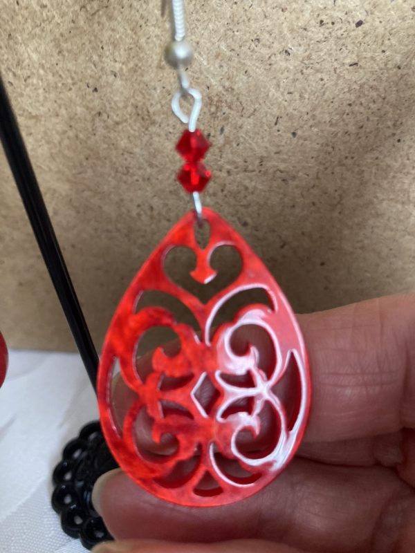 Boucles d'oreilles créoles en résine