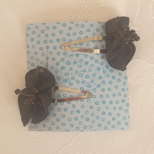 Pinces clips en satin et perles