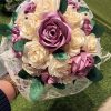Bouquet de mariée à base de fleurs en satin
