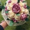Bouquet de mariée à base de fleurs en satin