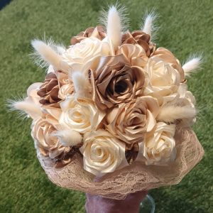 Bouquet de mariée à base de fleurs en satin