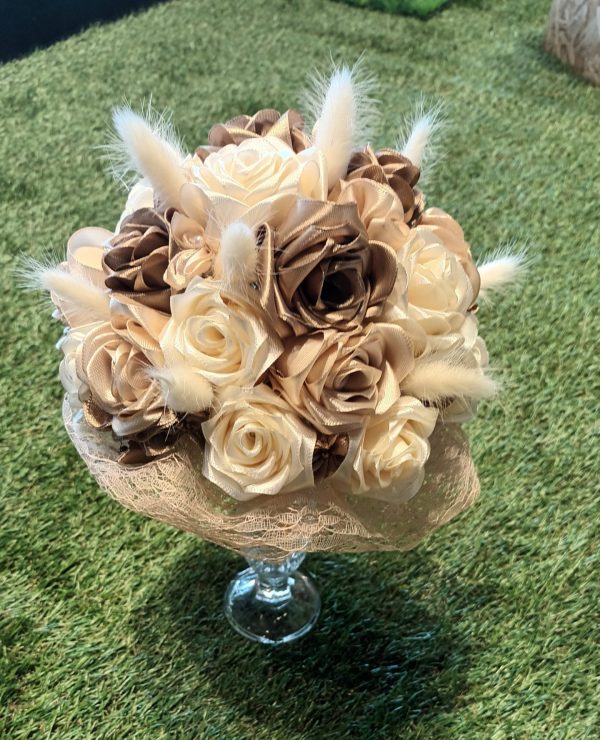 Bouquet de mariée à base de fleurs en satin