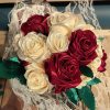 Bouquet de mariée à base de fleurs en satin