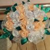 Bouquet de mariée à base de fleurs en satin