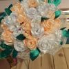 Bouquet de mariée à base de fleurs en satin