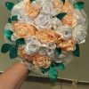 Bouquet de mariée à base de fleurs en satin