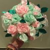 Bouquet de mariée à base de fleurs en satin