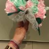 Bouquet de mariée à base de fleurs en satin